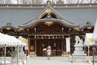 立川市柴崎町に位置する諏訪神社は、約1200年の歴史を持つ由緒ある関東の名社です。近年ではパワースポットとしても、注目を集めています。