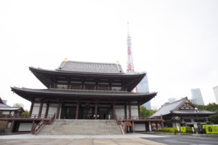 東京・芝にある増上寺は、浄土宗の七大本山の一つで、600年の歴史を持つ徳川将軍家とゆかりの深いお寺です。1393年に浄土宗第八祖酉誉聖聰（ゆうよしょうそう）上人によって開かれました。数多くの宝物や文化財を保有しており、伝統文化や日本・東京の歴史を、現代そして未来へと語り継いでいます。