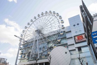 観覧車が目印のサンシャインサカエ。名古屋を代表する繁華街・栄の中心に位置し、若者に人気のファッションビルです。