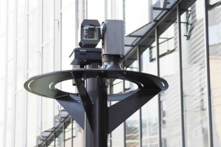 駐輪場周辺には監視カメラを備え、利用者の安全・安心を守ります。
