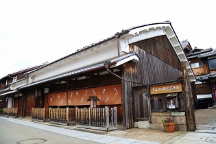 枚方宿鍵屋資料館は1997年まで料理旅館だった「鍵屋」の建物を利用した歴史資料館です。江戸時代の暮らしを今に伝えています。