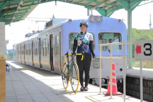 上毛電気鉄道は中央前橋駅と西桐生駅を結ぶ鉄道路線。サイクルトレインとして電車運賃だけで車内に自転車を無料で持ち込めます。
